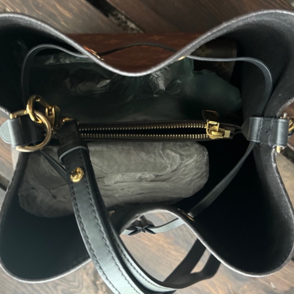 AUTHENTIC LOUIS VUITTON NEONOE BUCKET BAG - Picture 4 of 6